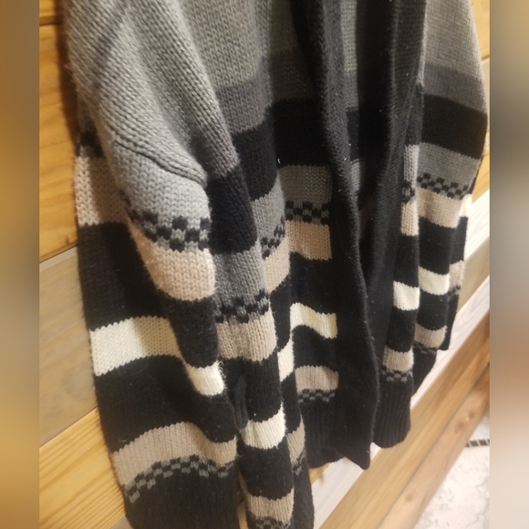 Charlotte Russe EUC Cardigan Stripes size small - Picture 2 of 5